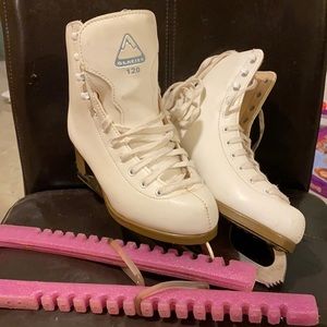 Skating shoes size 6